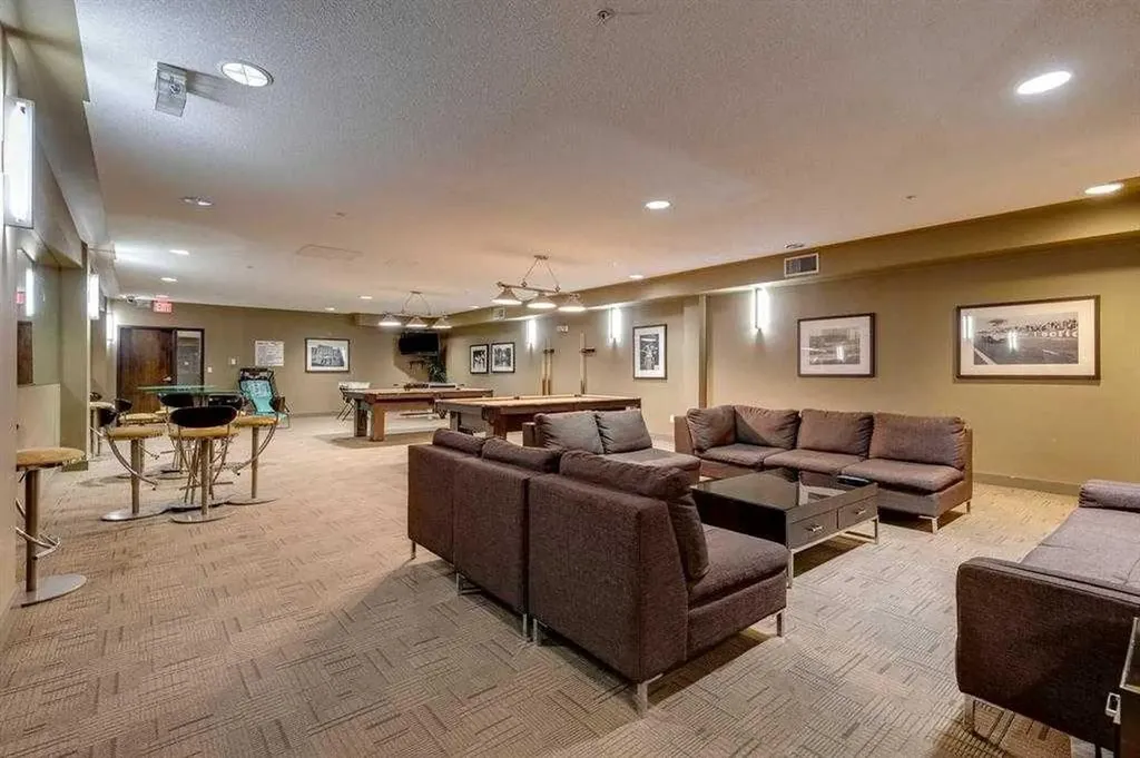 63 Inglewood Park SE Calgary AB T2G 1B7
