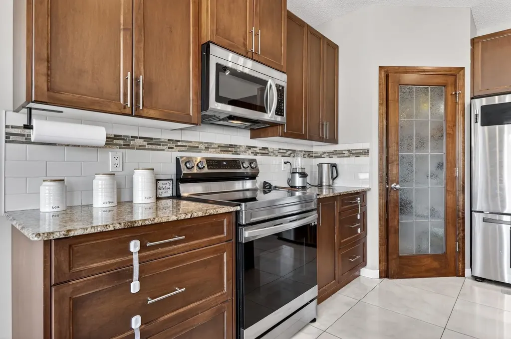 71 Walden Manor SE Calgary AB T2X 0N1