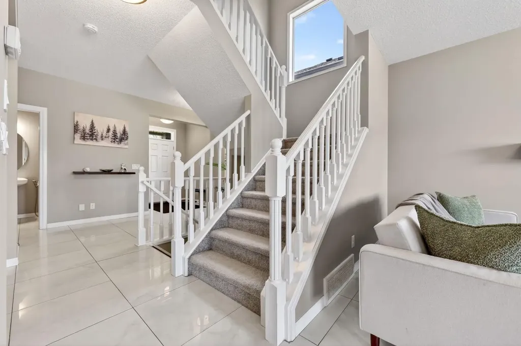 71 Walden Manor SE Calgary AB T2X 0N1