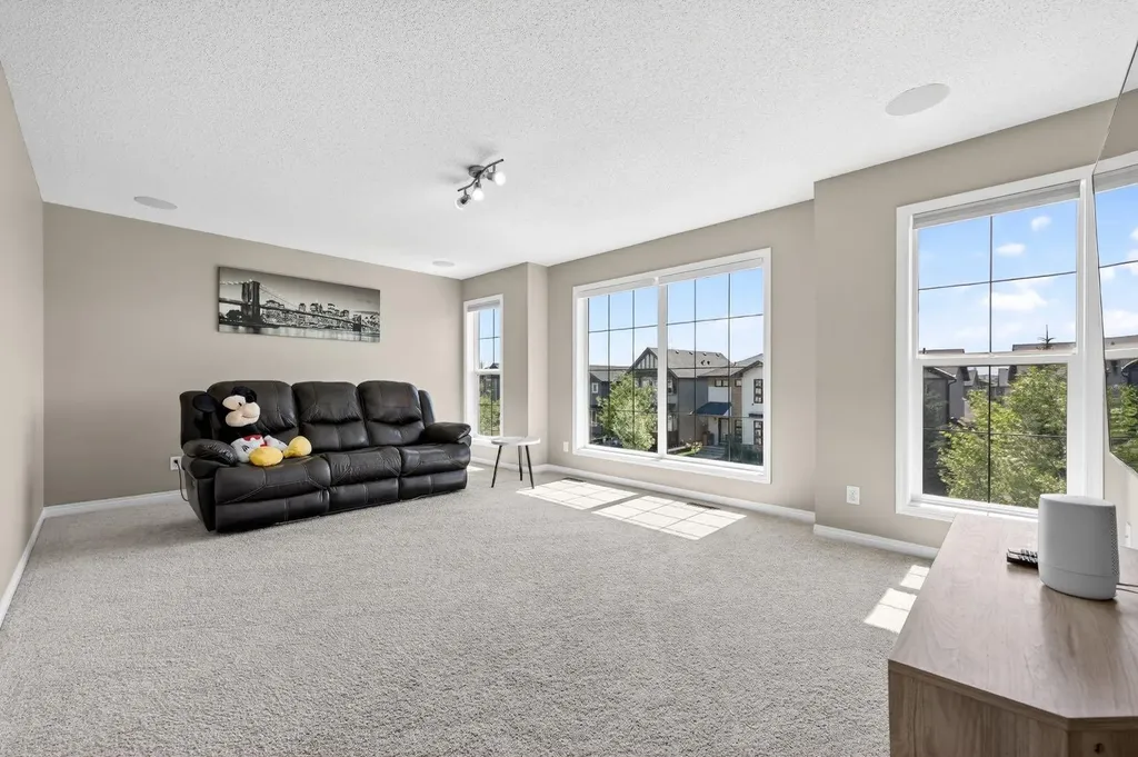 71 Walden Manor SE Calgary AB T2X 0N1