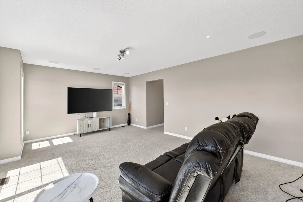 71 Walden Manor SE Calgary AB T2X 0N1