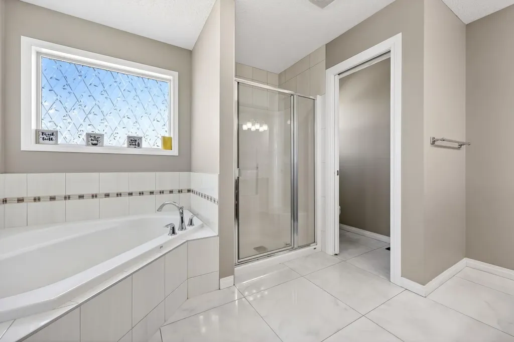 71 Walden Manor SE Calgary AB T2X 0N1