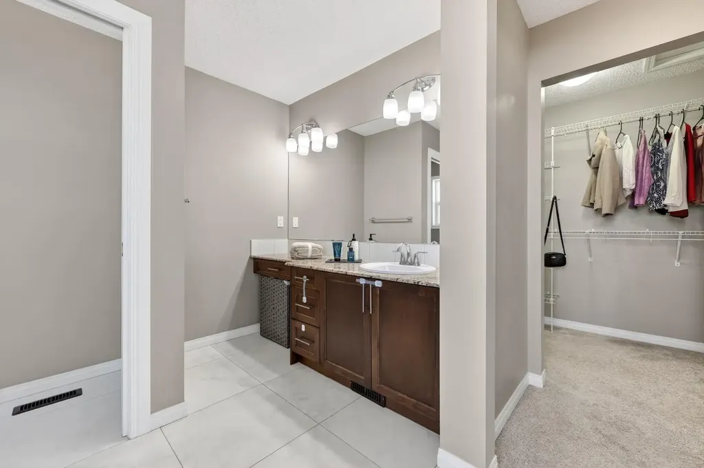 71 Walden Manor SE Calgary AB T2X 0N1