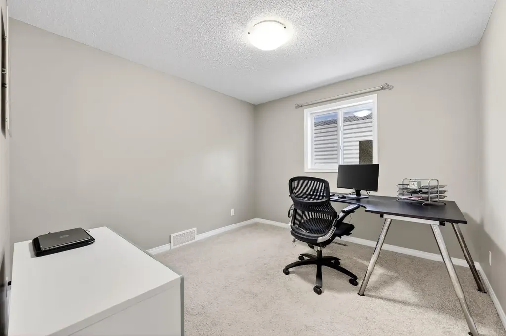 71 Walden Manor SE Calgary AB T2X 0N1