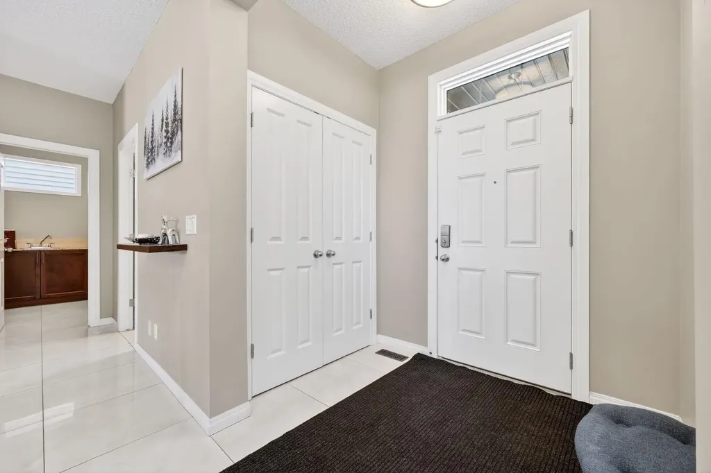 71 Walden Manor SE Calgary AB T2X 0N1