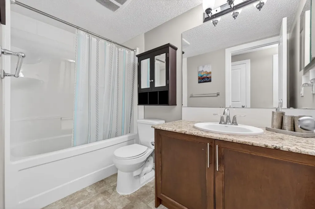 71 Walden Manor SE Calgary AB T2X 0N1