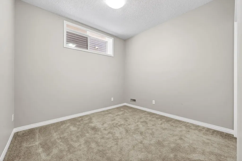 71 Walden Manor SE Calgary AB T2X 0N1