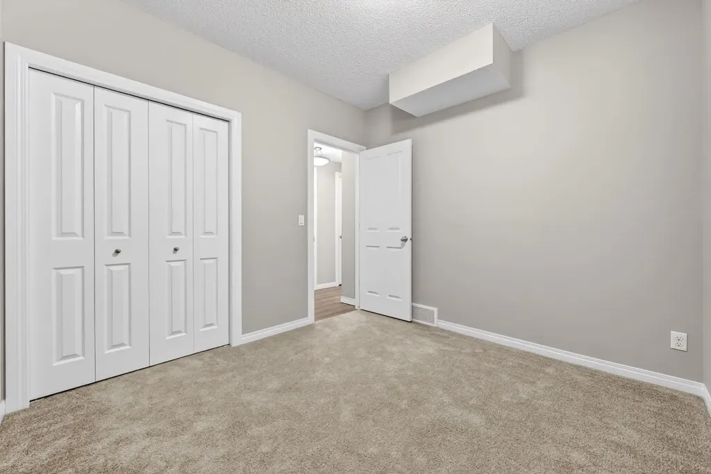 71 Walden Manor SE Calgary AB T2X 0N1