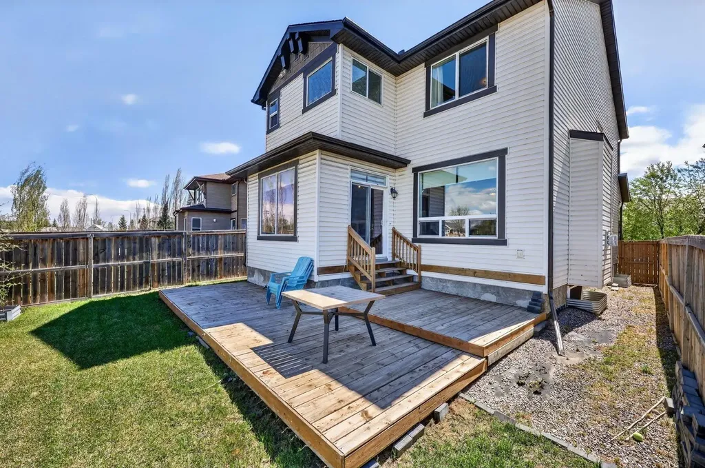 71 Walden Manor SE Calgary AB T2X 0N1