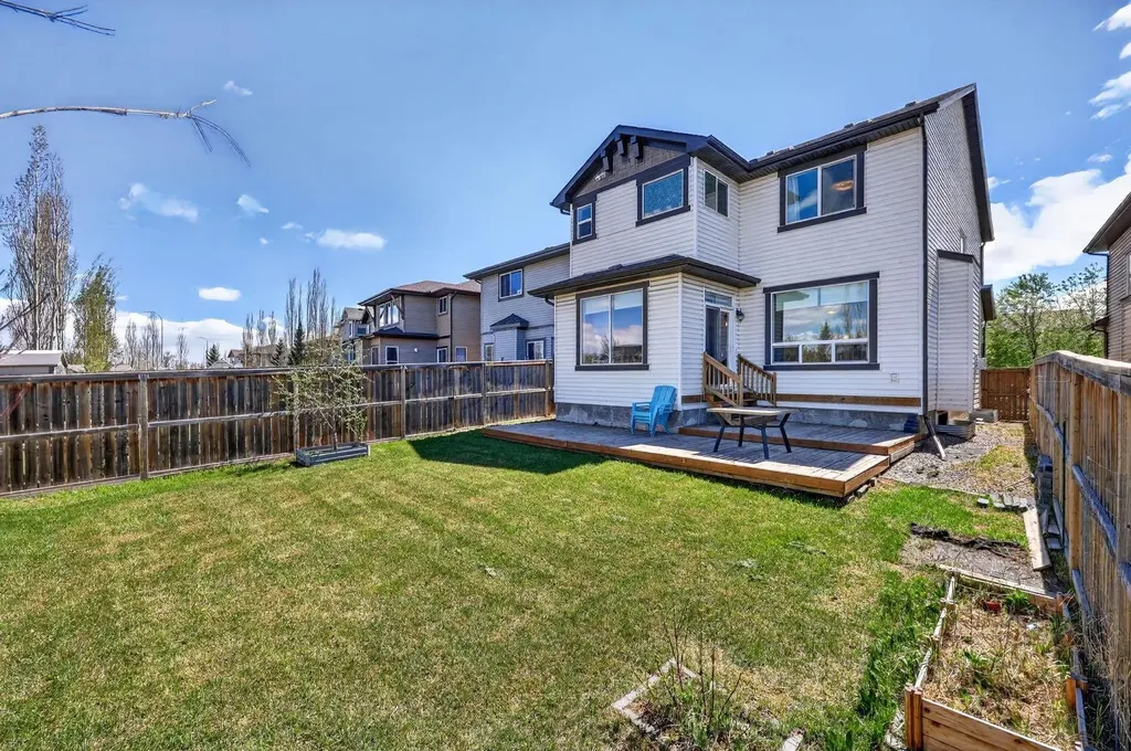 71 Walden Manor SE Calgary AB T2X 0N1