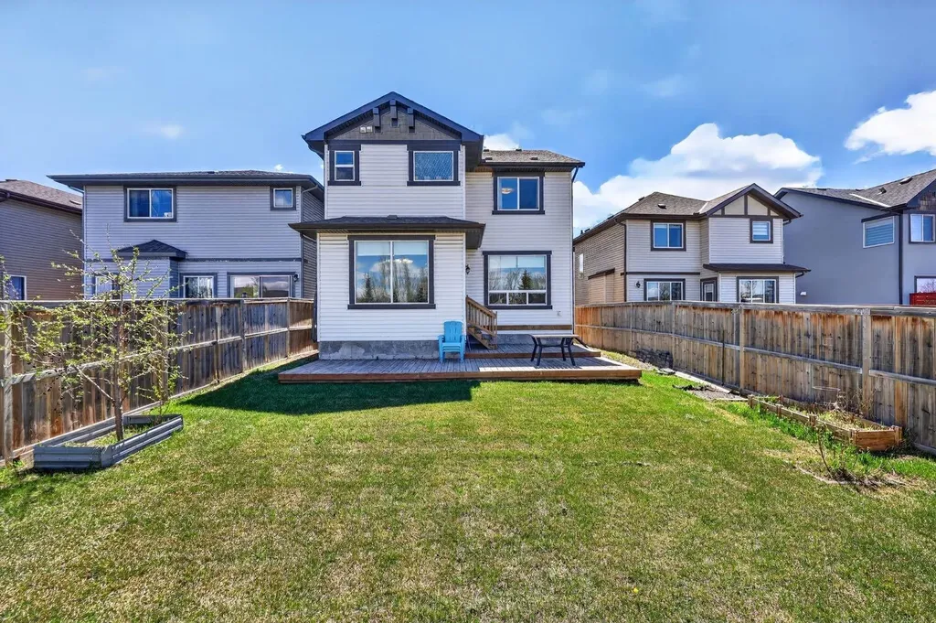 71 Walden Manor SE Calgary AB T2X 0N1