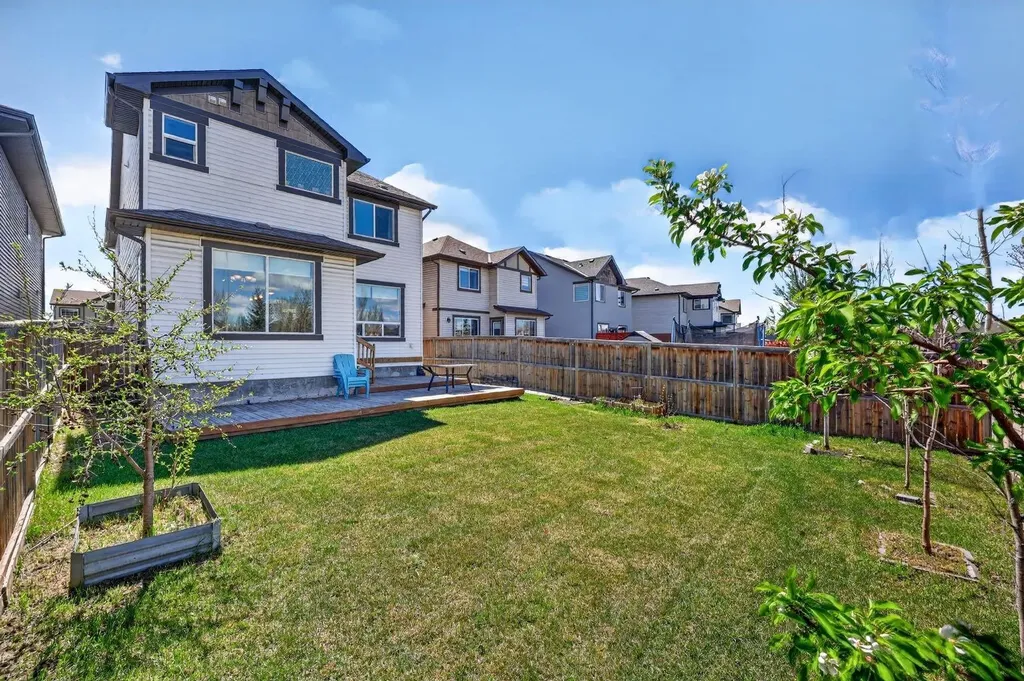 71 Walden Manor SE Calgary AB T2X 0N1