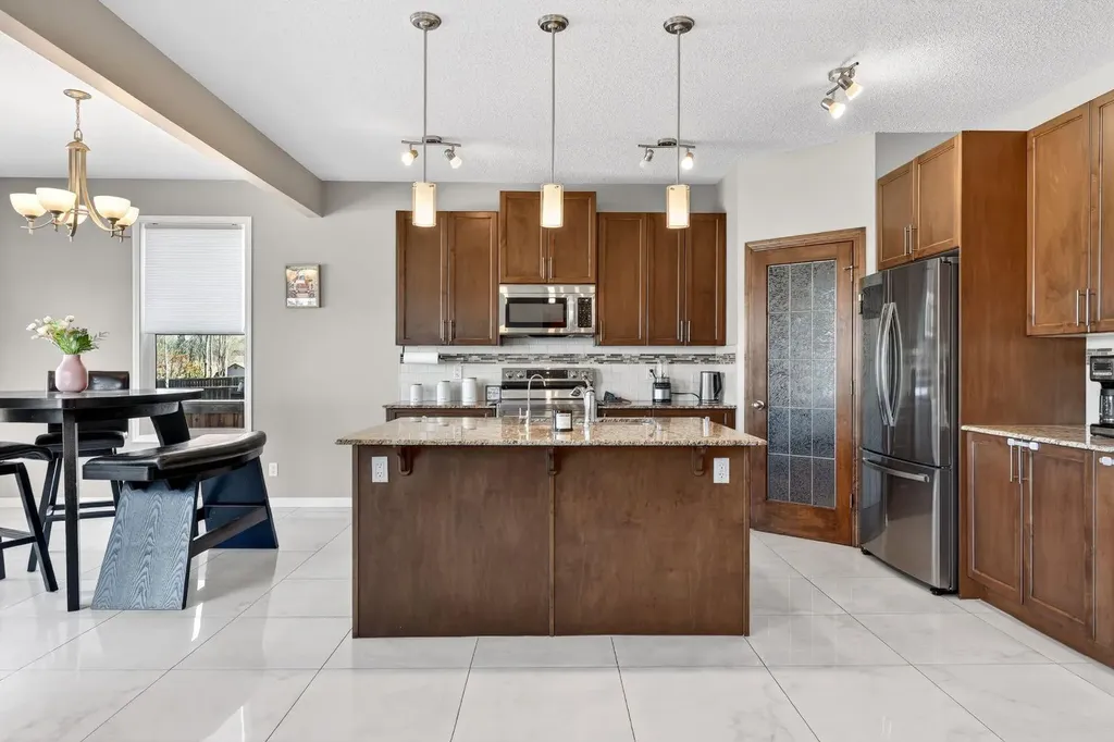 71 Walden Manor SE Calgary AB T2X 0N1