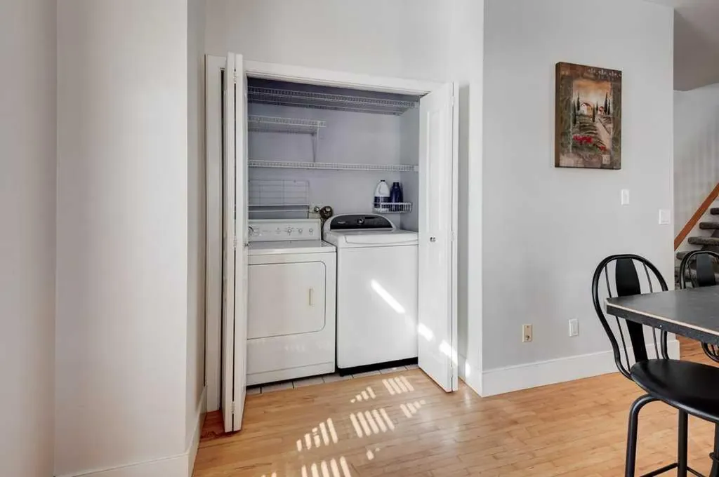 703 52 Avenue SW Calgary AB T2V 0B6