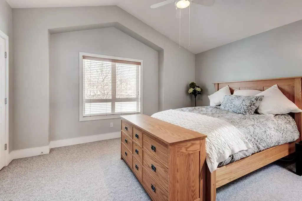 703 52 Avenue SW Calgary AB T2V 0B6