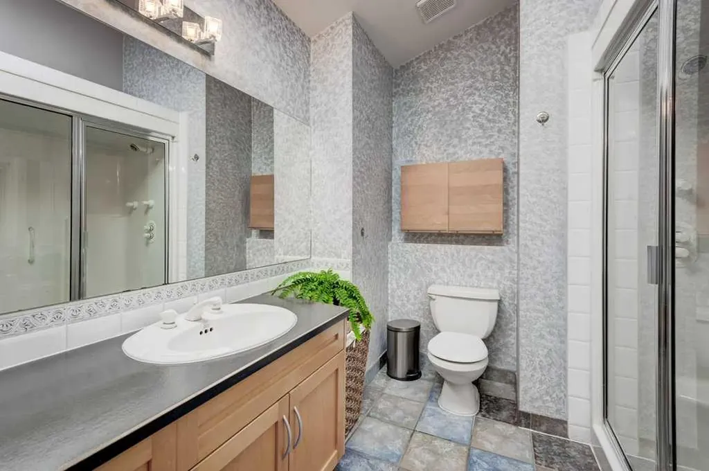 703 52 Avenue SW Calgary AB T2V 0B6