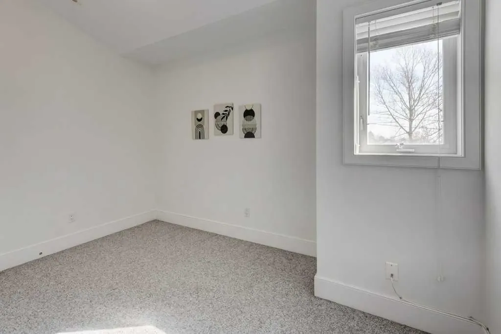 703 52 Avenue SW Calgary AB T2V 0B6