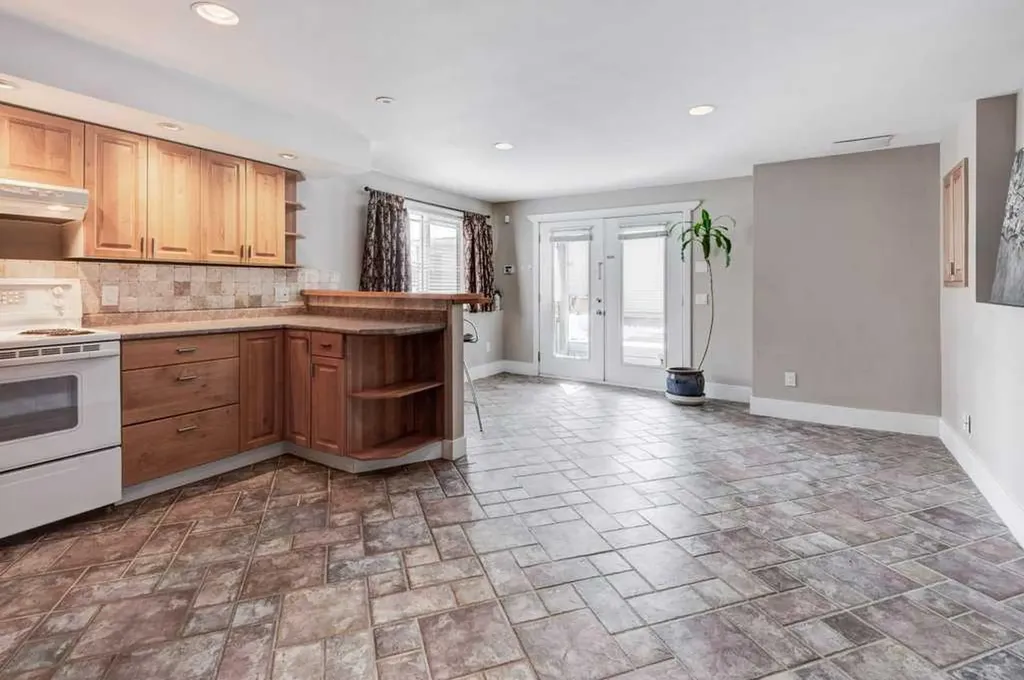 703 52 Avenue SW Calgary AB T2V 0B6