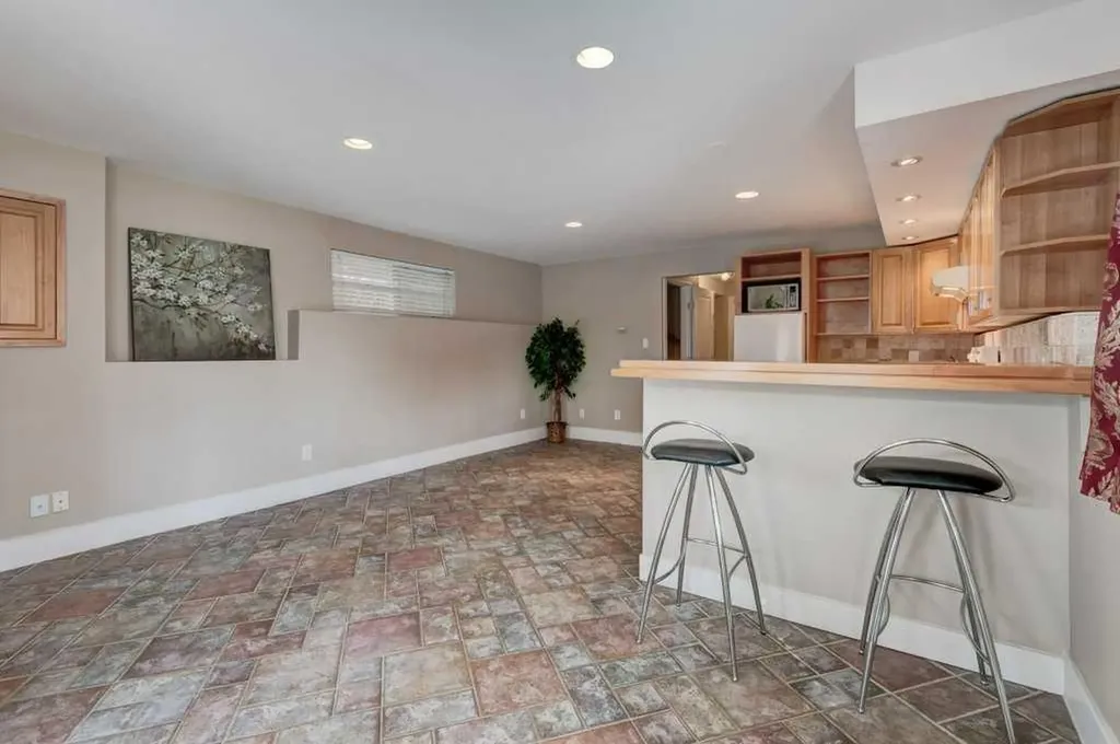 703 52 Avenue SW Calgary AB T2V 0B6