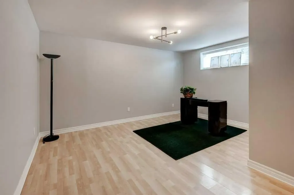 703 52 Avenue SW Calgary AB T2V 0B6