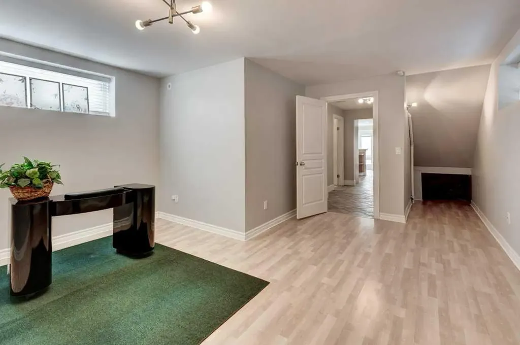 703 52 Avenue SW Calgary AB T2V 0B6