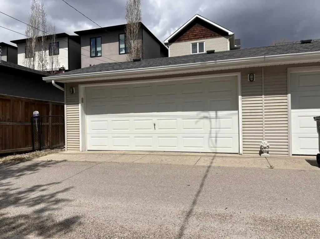 703 52 Avenue SW Calgary AB T2V 0B6