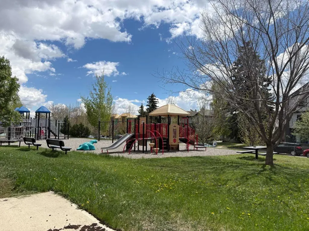 703 52 Avenue SW Calgary AB T2V 0B6