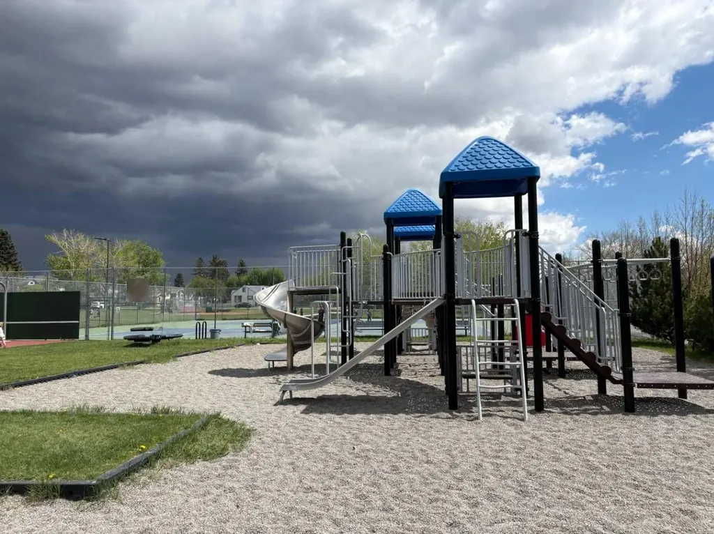 703 52 Avenue SW Calgary AB T2V 0B6