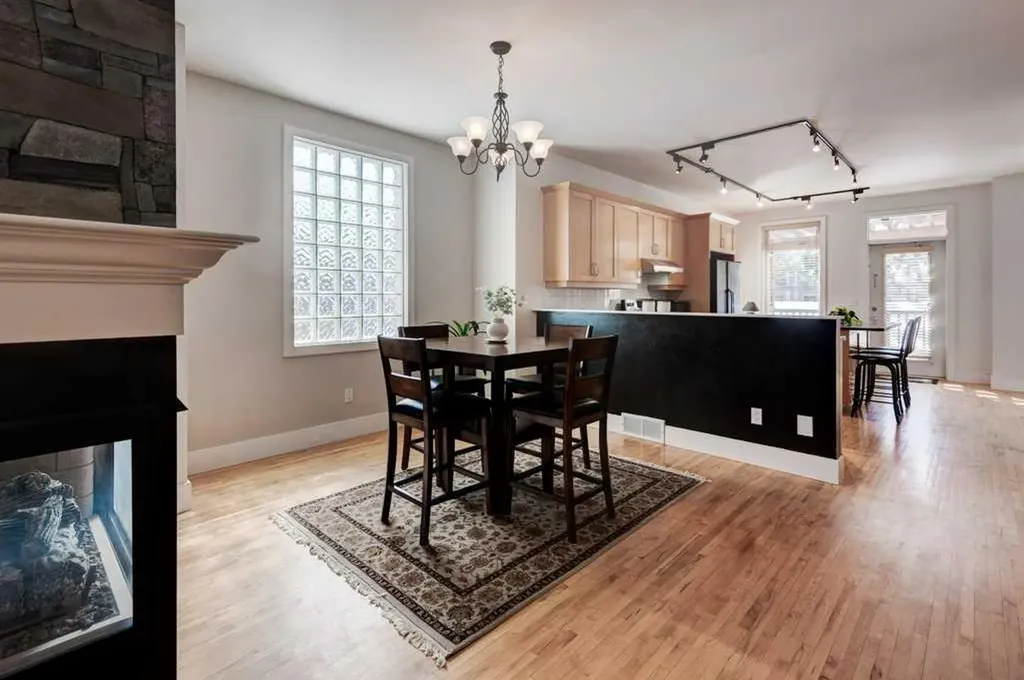 703 52 Avenue SW Calgary AB T2V 0B6