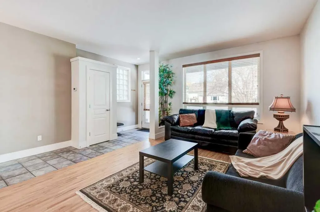 703 52 Avenue SW Calgary AB T2V 0B6