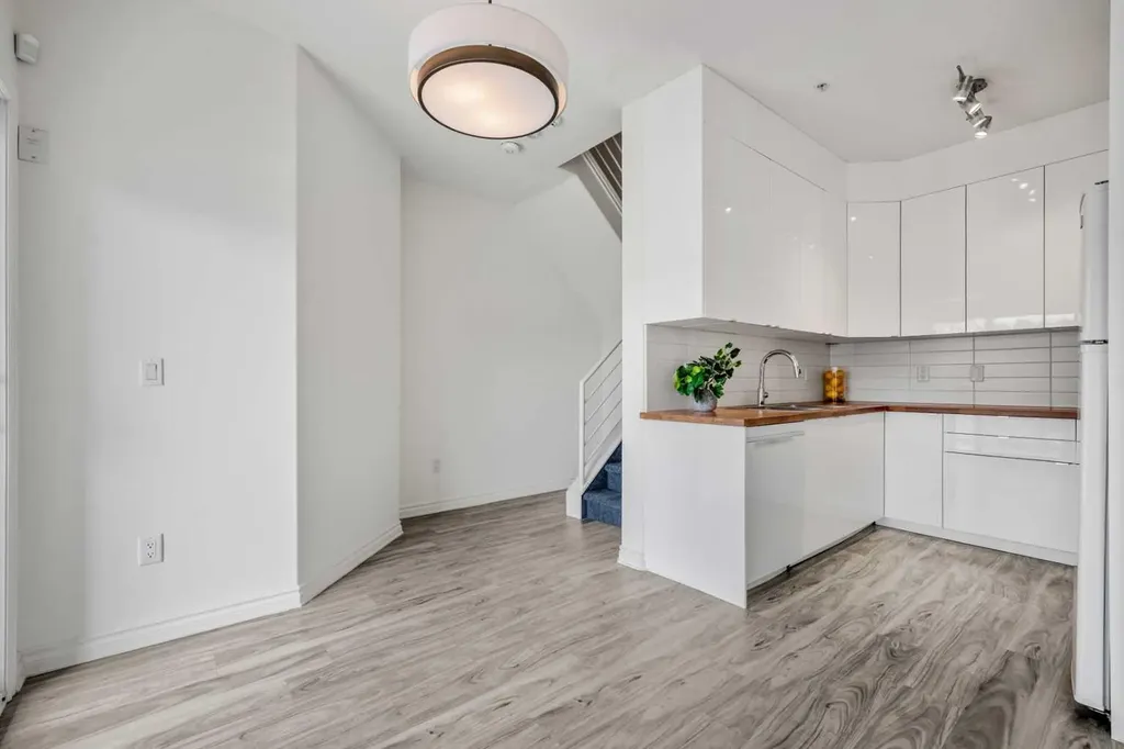 1514 11 Street SW Calgary AB T2R 1G9
