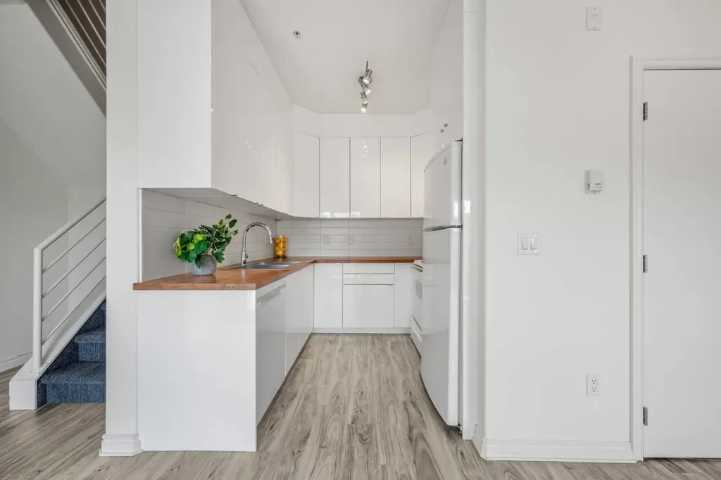 1514 11 Street SW Calgary AB T2R 1G9