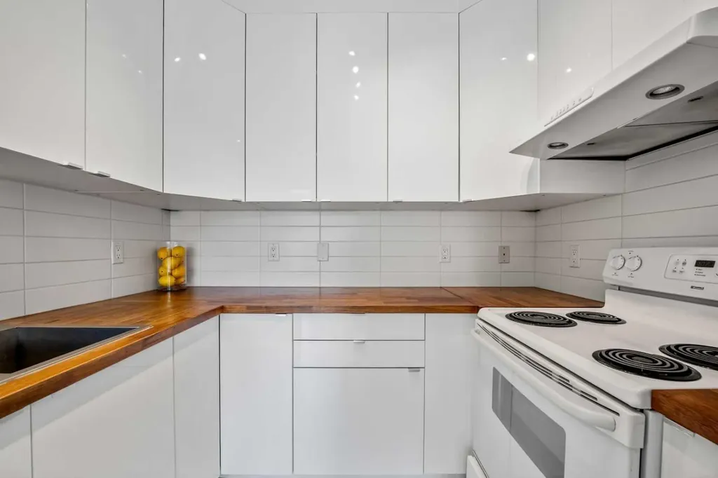 1514 11 Street SW Calgary AB T2R 1G9
