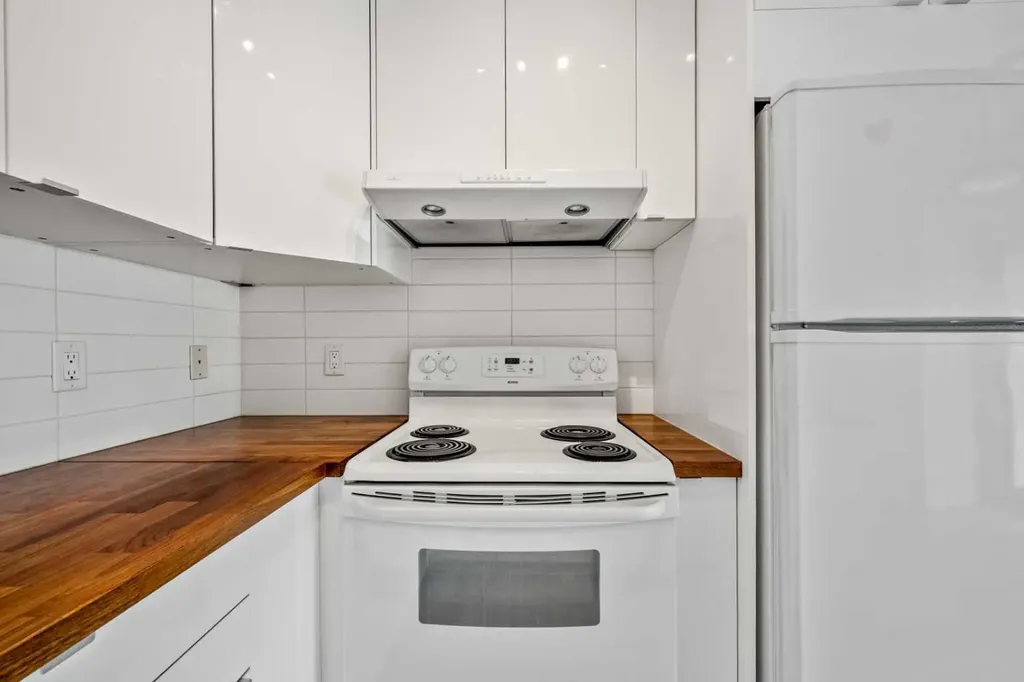 1514 11 Street SW Calgary AB T2R 1G9