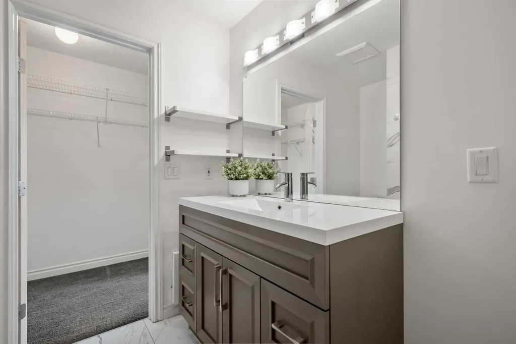 1514 11 Street SW Calgary AB T2R 1G9