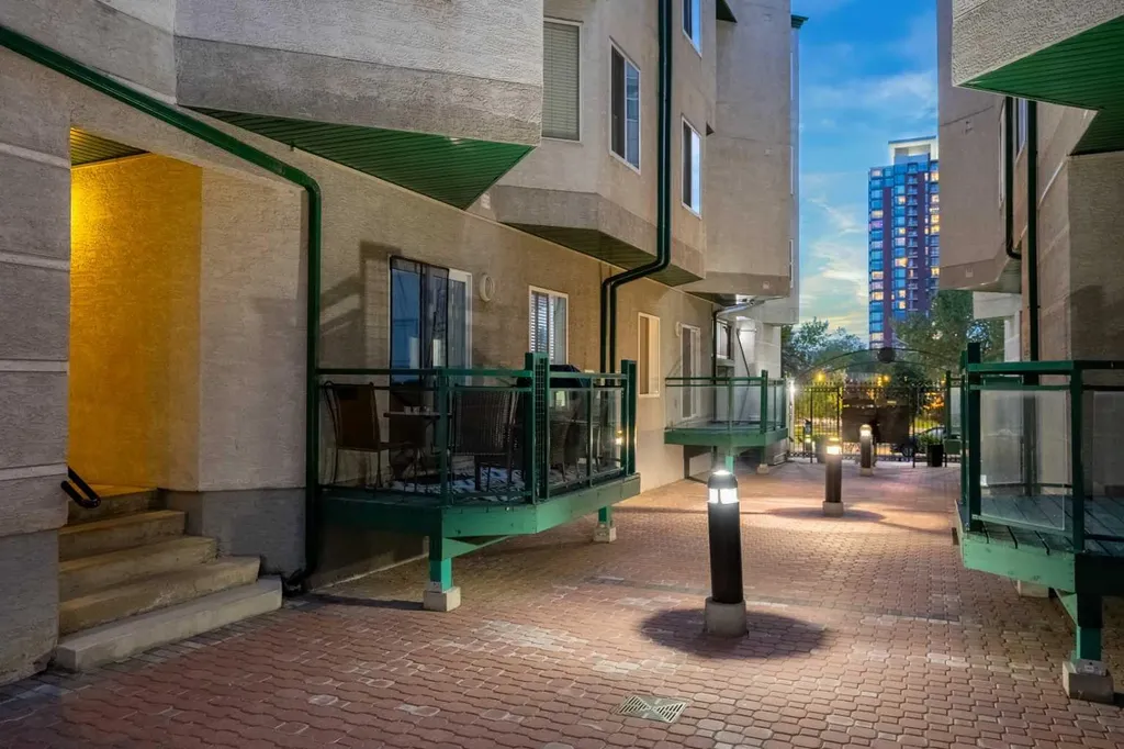 1514 11 Street SW Calgary AB T2R 1G9