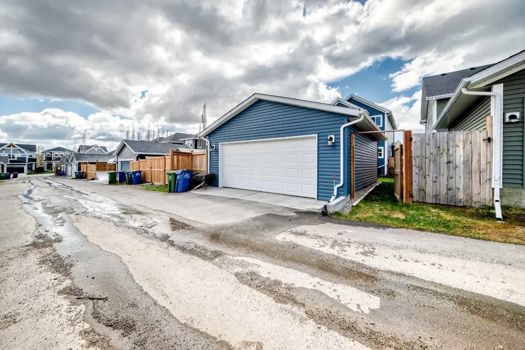 199 River Heights Green Cochrane AB T4C0S3