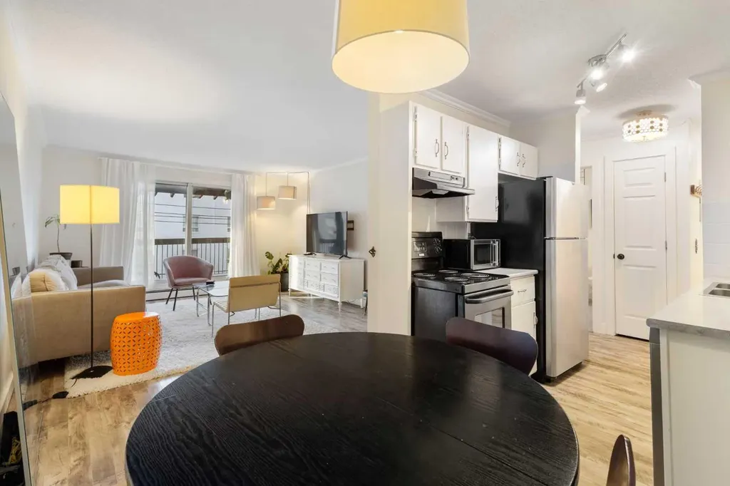 2611 15a Street SW Calgary AB T2T 4C1