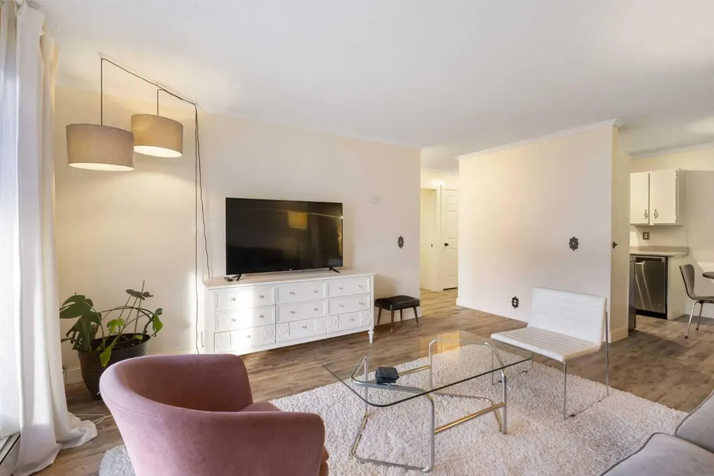 2611 15a Street SW Calgary AB T2T 4C1