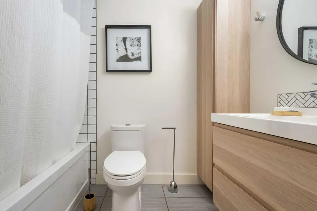 2611 15a Street SW Calgary AB T2T 4C1