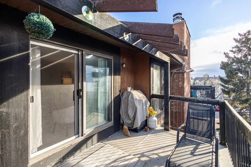 2611 15a Street SW Calgary AB T2T 4C1