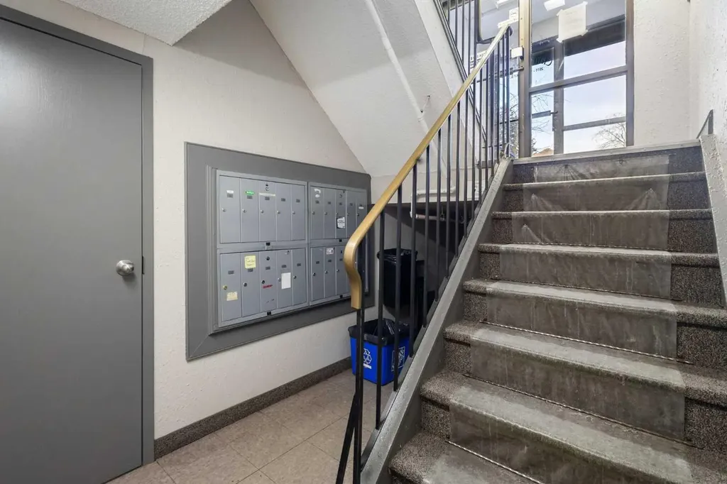 2611 15a Street SW Calgary AB T2T 4C1