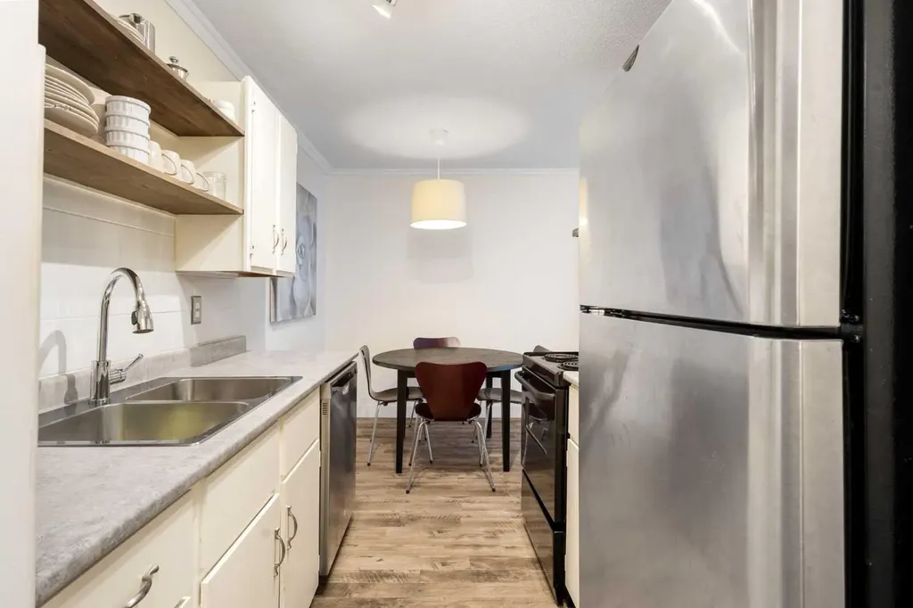 2611 15a Street SW Calgary AB T2T 4C1
