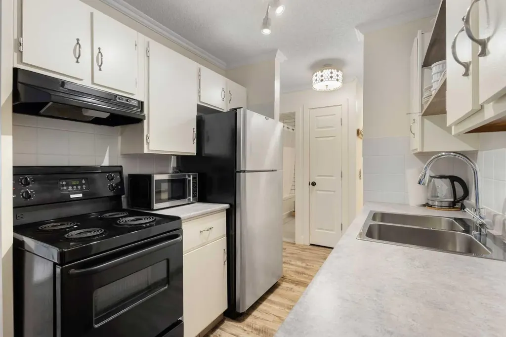 2611 15a Street SW Calgary AB T2T 4C1