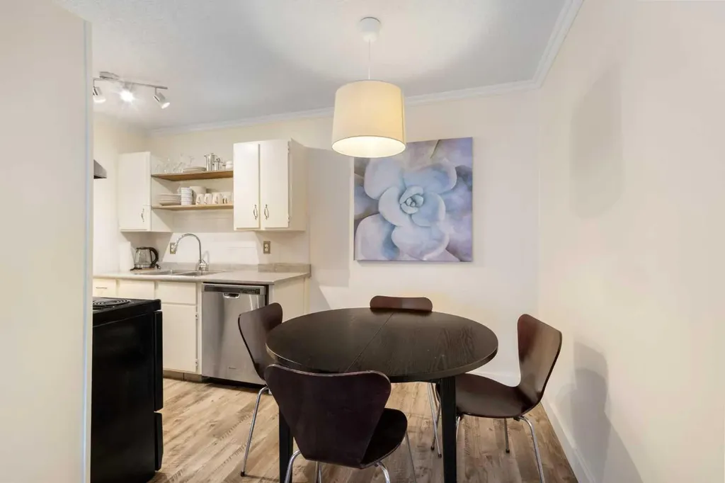 2611 15a Street SW Calgary AB T2T 4C1