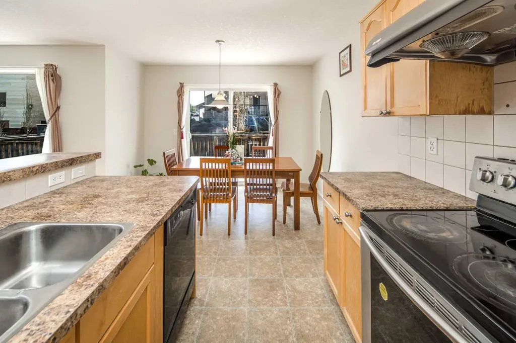 96 Panamount Manor NW Calgary AB T3K 6H7