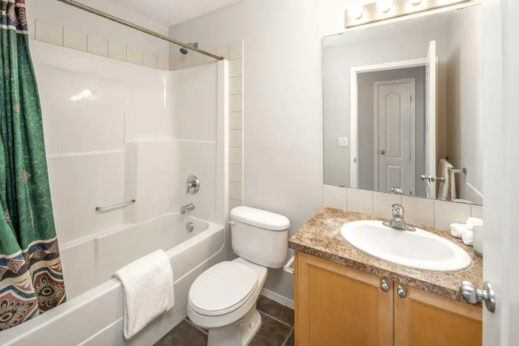 96 Panamount Manor NW Calgary AB T3K 6H7