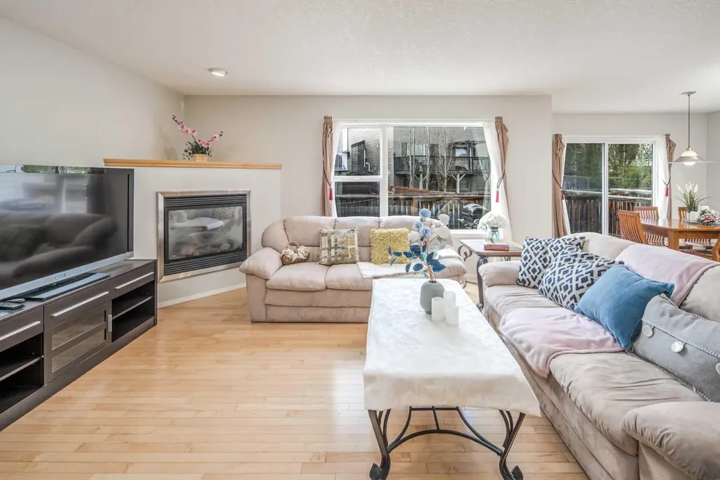 96 Panamount Manor NW Calgary AB T3K 6H7