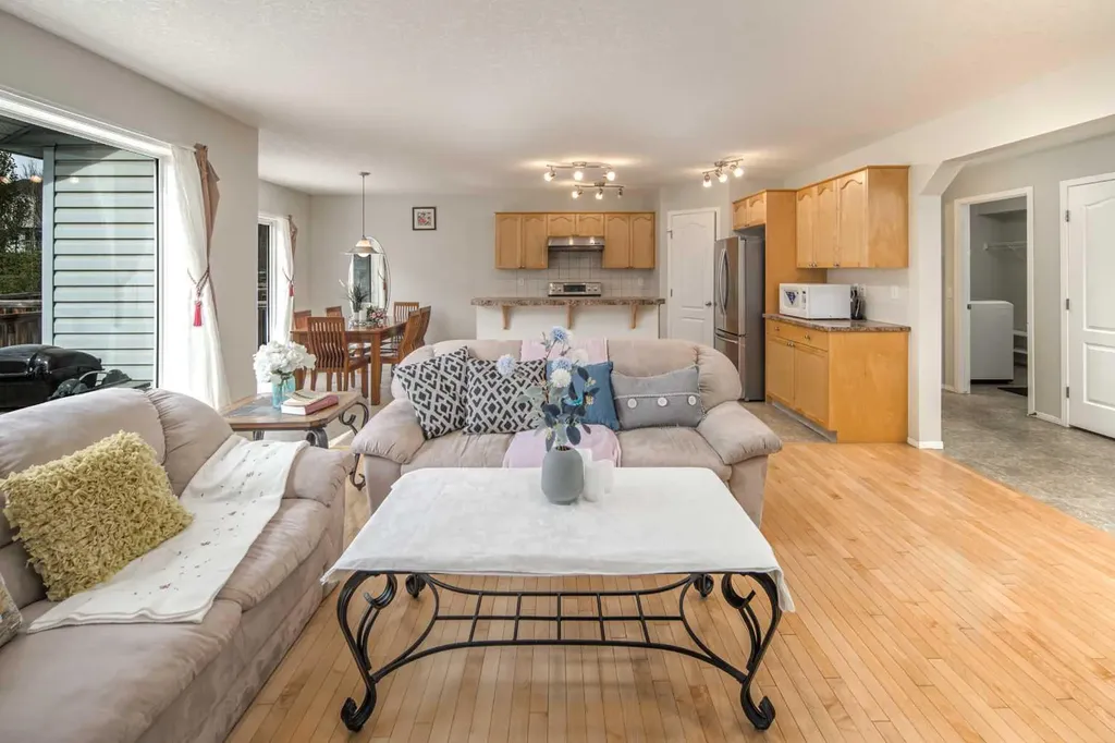 96 Panamount Manor NW Calgary AB T3K 6H7