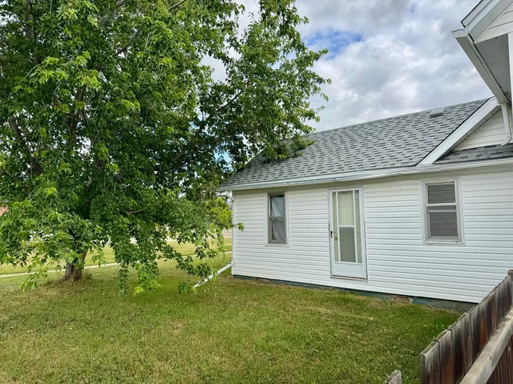 11205 103 Avenue Fairview AB T0H 1L0